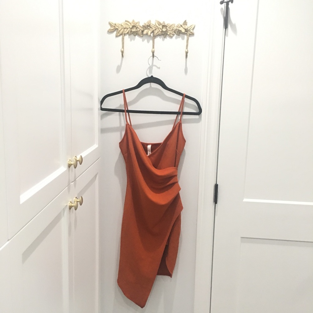 Sexy dress above the knees with shoulder straps